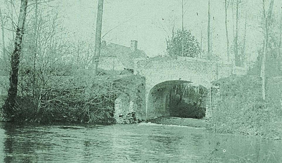 Le pont de l'Aventure sur la Brune